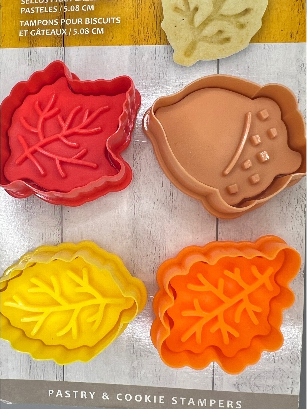 New Fall Themed Cookie Cutter Bundle - Wilton Halloween Linzer, Autumn Leaf Pasr - Picture 9 of 9